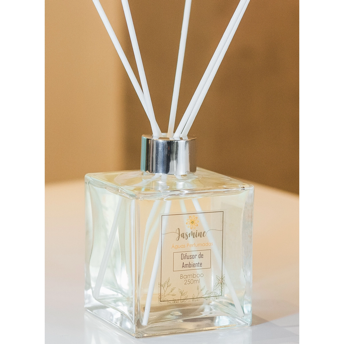 https://dgmou4x9t7uzx.cloudfront.net/difusor-de-ambiente-bamboo-250ml-1-1718736047.png
